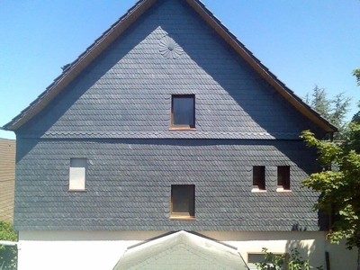 Fassade mit Schiefer